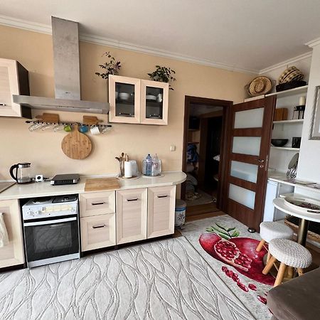 Downtown Central Apartment With Working Kitchen, City Views & Free Parking Kazanlŭk Exterior foto