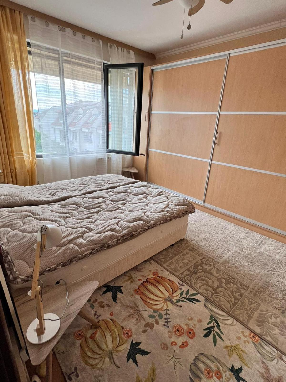 Downtown Central Apartment With Working Kitchen, City Views & Free Parking Kazanlŭk Exterior foto
