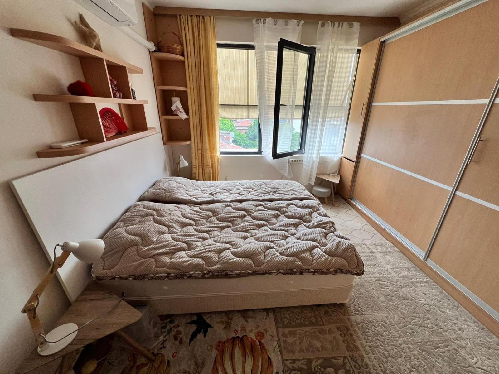 Downtown Central Apartment With Working Kitchen, City Views & Free Parking Kazanlŭk Exterior foto