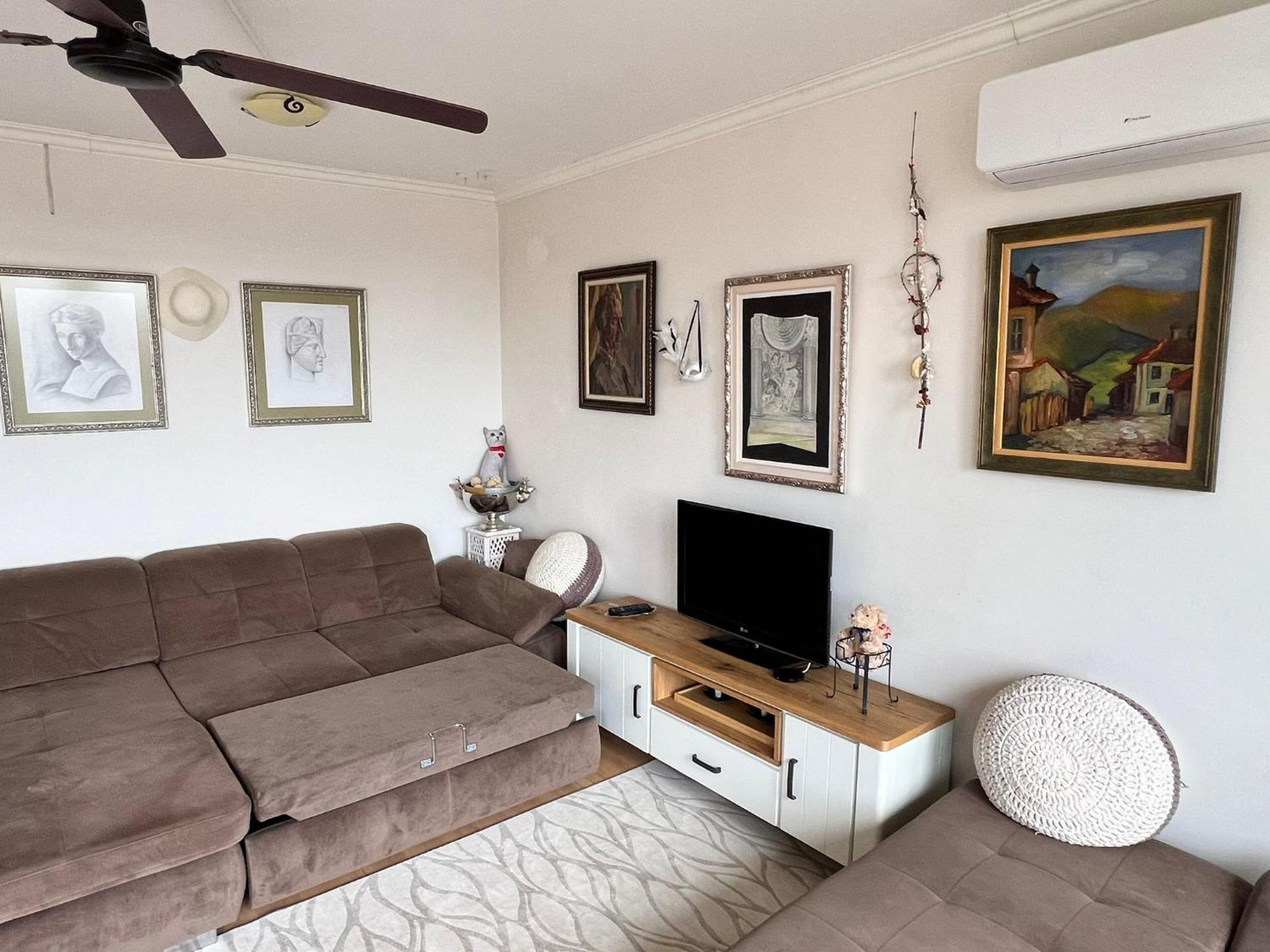 Downtown Central Apartment With Working Kitchen, City Views & Free Parking Kazanlŭk Exterior foto