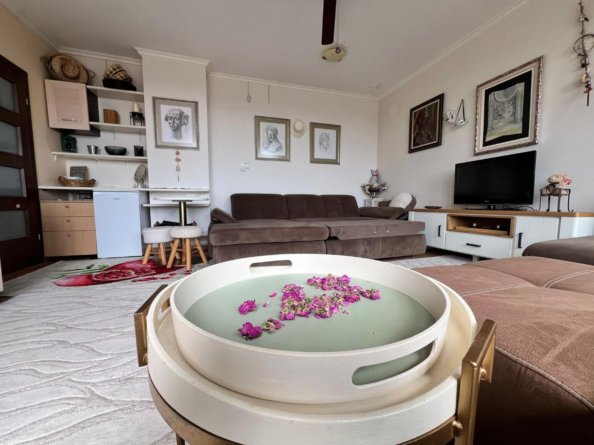 Downtown Central Apartment With Working Kitchen, City Views & Free Parking Kazanlŭk Exterior foto