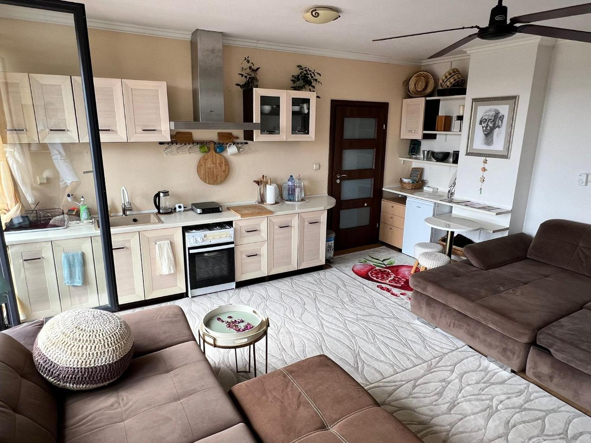 Downtown Central Apartment With Working Kitchen, City Views & Free Parking Kazanlŭk Exterior foto