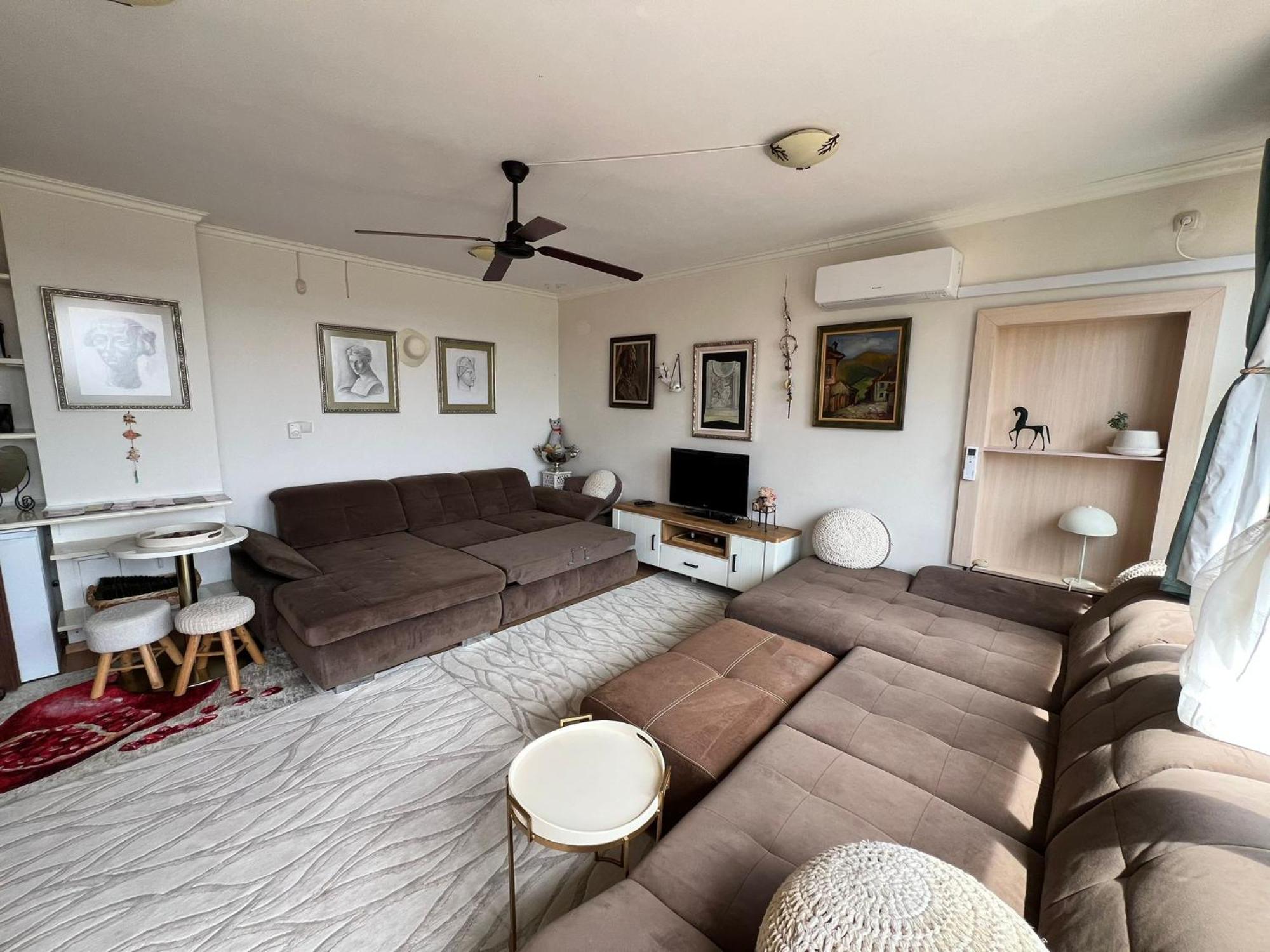 Downtown Central Apartment With Working Kitchen, City Views & Free Parking Kazanlŭk Exterior foto