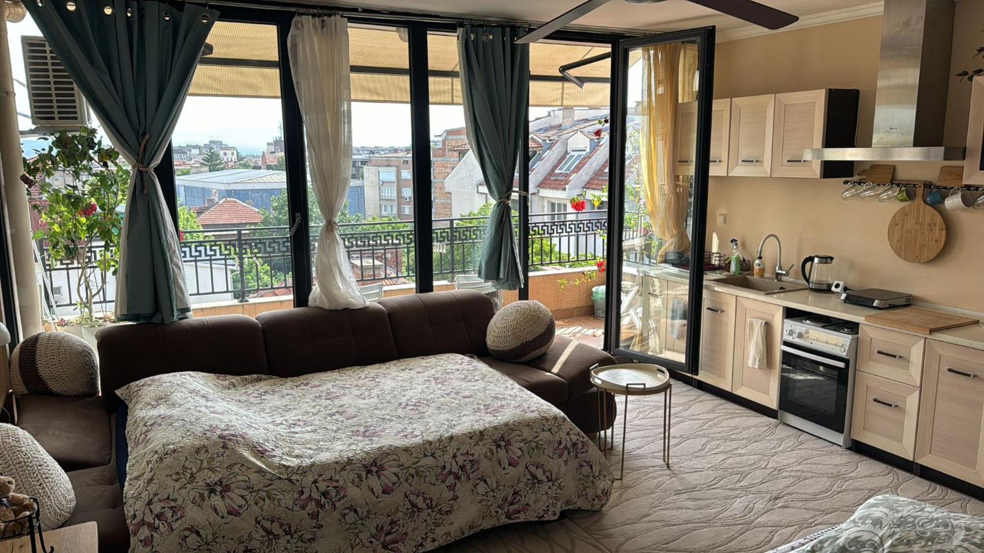 Downtown Central Apartment With Working Kitchen, City Views & Free Parking Kazanlŭk Exterior foto