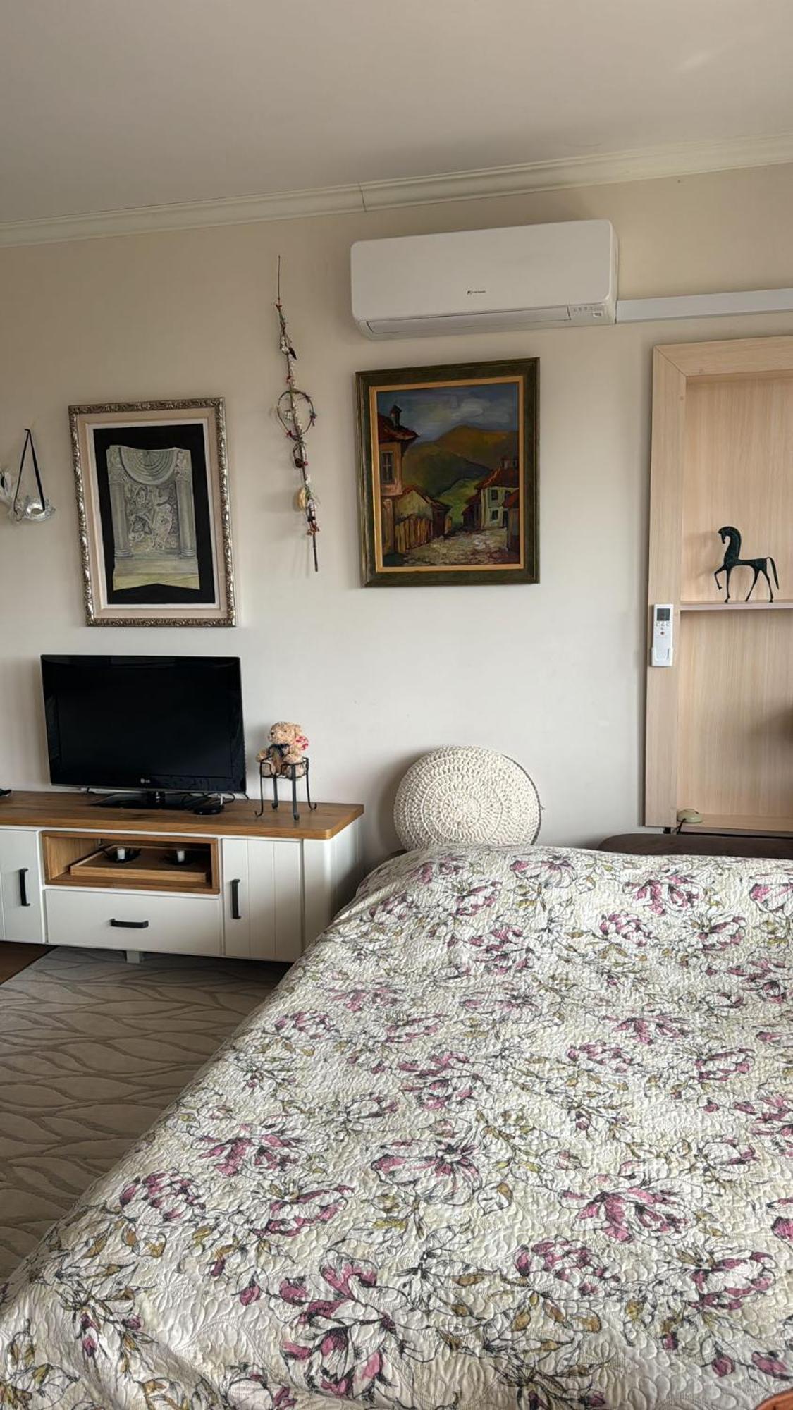 Downtown Central Apartment With Working Kitchen, City Views & Free Parking Kazanlŭk Exterior foto
