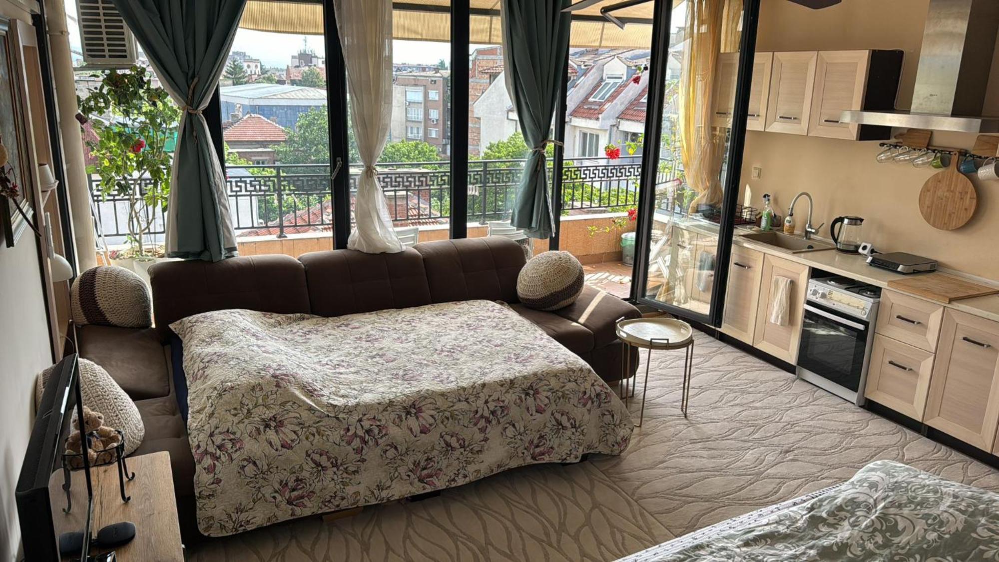 Downtown Central Apartment With Working Kitchen, City Views & Free Parking Kazanlŭk Exterior foto