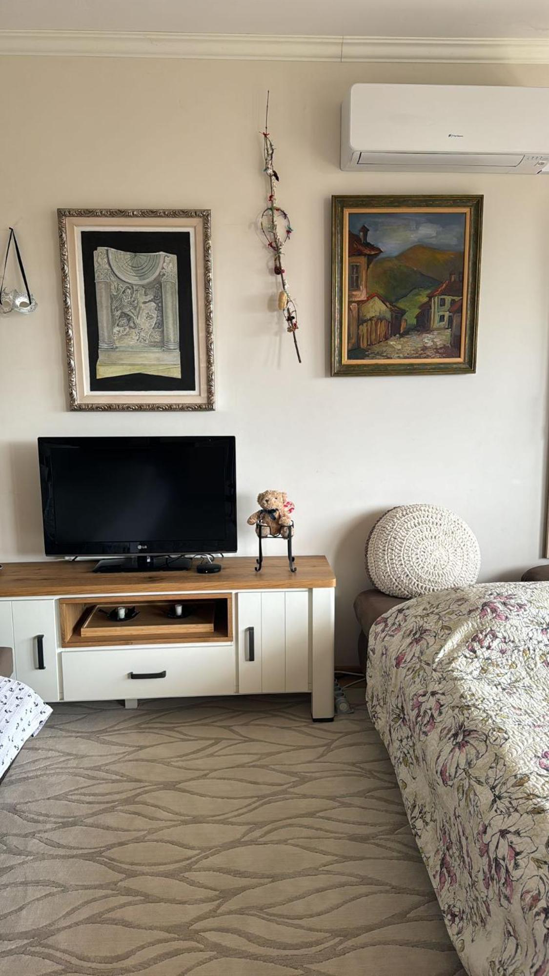 Downtown Central Apartment With Working Kitchen, City Views & Free Parking Kazanlŭk Exterior foto