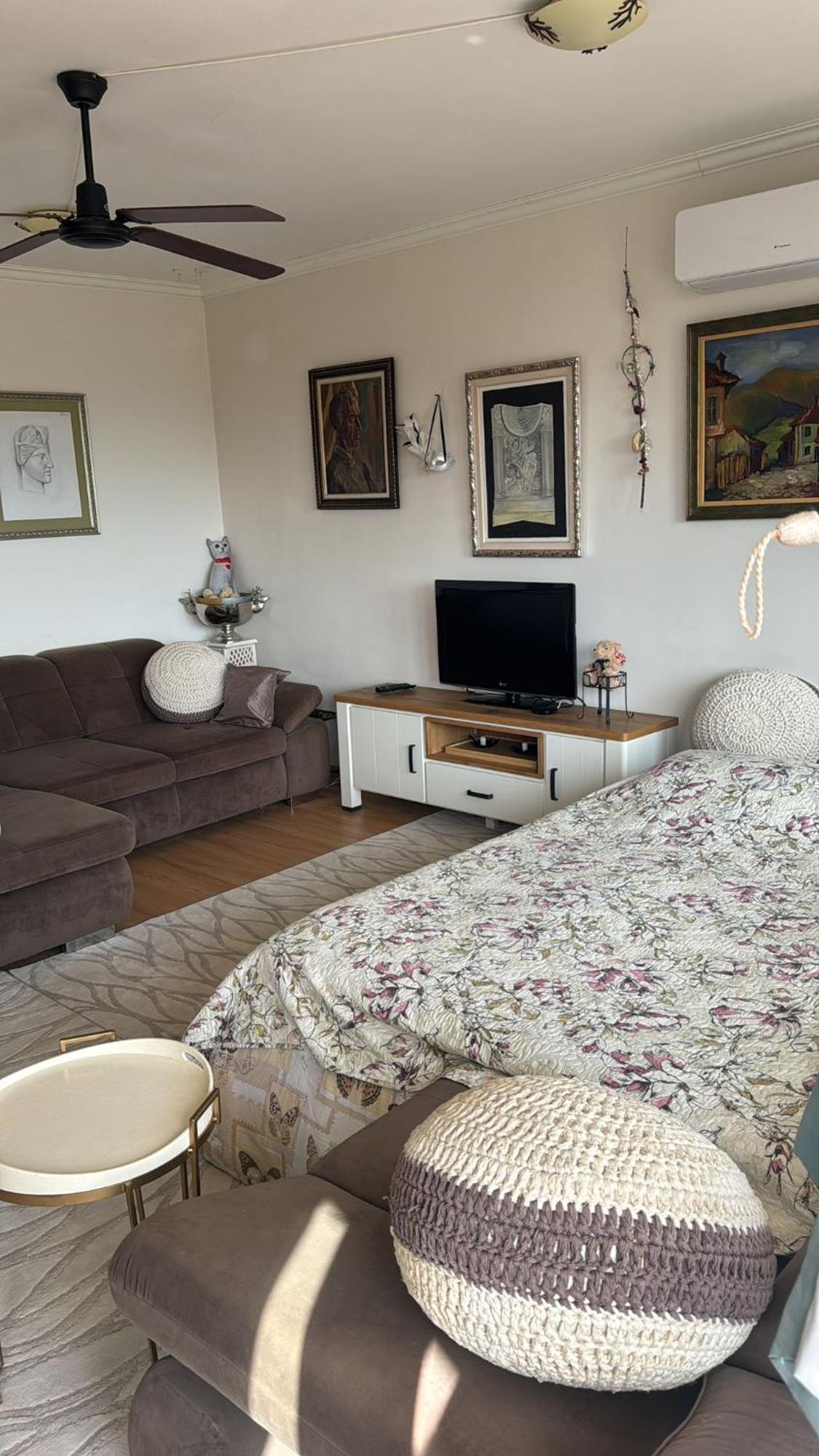 Downtown Central Apartment With Working Kitchen, City Views & Free Parking Kazanlŭk Exterior foto